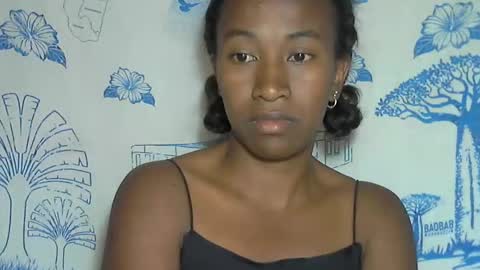 Snapshot of minouch211907 chatting on December 18, 1:39 pm minouch211907 online show from December 18, 1:39 pm