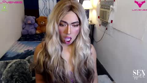 Snapshot of minty_hill chatting on May 5, 5:43 pm MARIANE online show from May 5, 5:43 pm