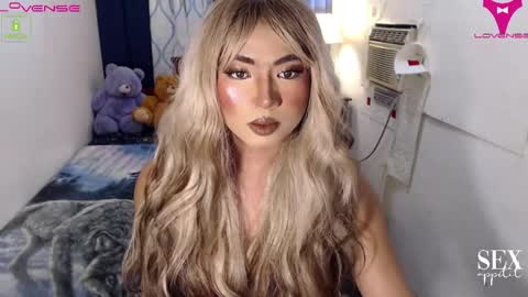 Snapshot of minty_hill chatting on May 10, 11:48 am MARIANE online show from May 10, 11:48 am