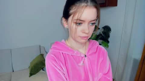 Snapshot of mintykisss chatting on December 21, 7:04 am Linda online show from December 21, 7:04 am