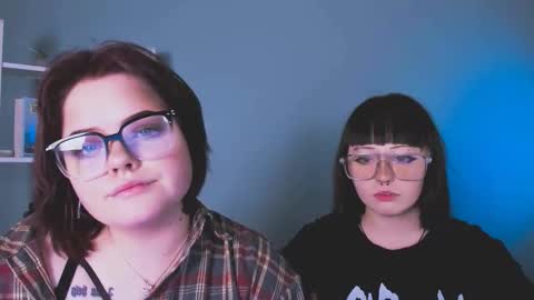 Snapshot of mira_cool_ chatting on December 5, 7:54 pm Darling Mira online show from December 5, 7:54 pm