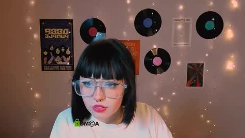 Snapshot of mira_cool_ chatting on December 15, 8:46 pm Darling Mira online show from December 15, 8:46 pm