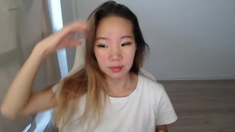 mira_g online show from November 10, 12:04 pm