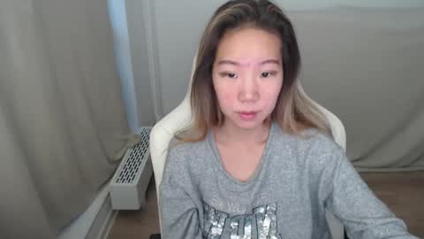 mira_g online show from December 3, 7:05 am