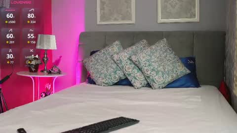 Snapshot of mira_glow chatting on July 4, 4:51 am Mira online show from July 4, 4:51 am