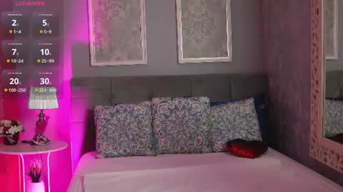 Snapshot of mira_glow chatting on July 17, 4:52 am Mira online show from July 17, 4:52 am