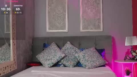 Snapshot of mira_glow chatting on July 27, 5:25 am Mira online show from July 27, 5:25 am