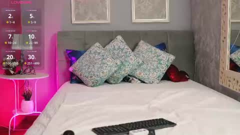 Snapshot of mira_glow chatting on July 28, 3:57 am Mira online show from July 28, 3:57 am