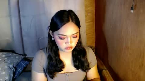 Snapshot of mira_luna222 chatting on December 1, 6:46 pm Mira Bella online show from December 1, 6:46 pm
