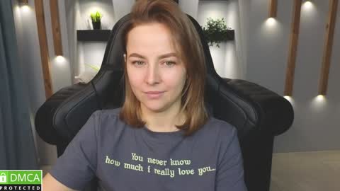 Snapshot of mira_mermayd chatting on December 25, 11:22 am Mira online show from December 25, 11:22 am