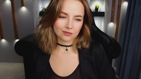 Snapshot of mira_mermayd chatting on January 8, 11:21 am Mira online show from January 8, 11:21 am