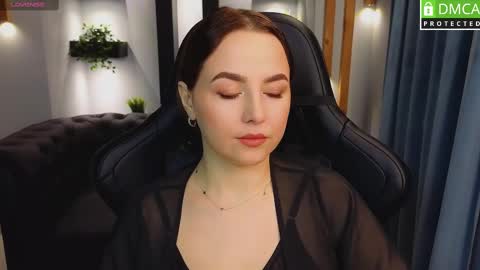 Snapshot of mira_mermayd chatting on February 22, 4:29 am Mira online show from February 22, 4:29 am