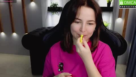 Snapshot of mira_mermayd chatting on March 5, 11:49 am Mira online show from March 5, 11:49 am