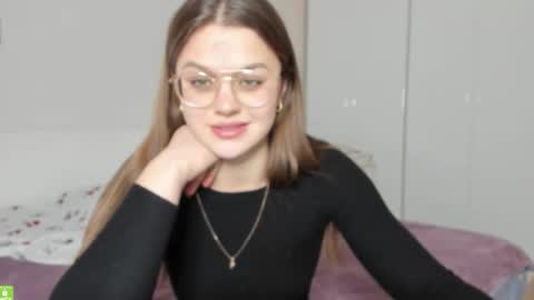 Snapshot of miraa_m chatting on December 13, 8:47 pm Mira online show from December 13, 8:47 pm