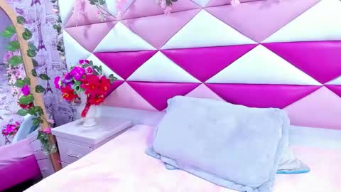 Snapshot of mirabella_miller chatting on September 11, 12:27 pm mirabella_miller online show from September 11, 12:27 pm