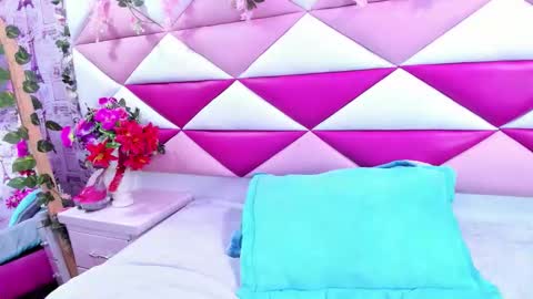 Snapshot of mirabella_miller chatting on September 14, 1:54 pm mirabella_miller online show from September 14, 1:54 pm