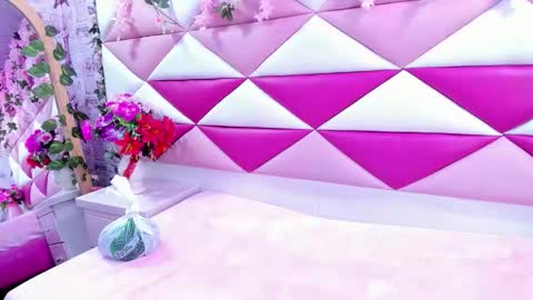 Snapshot of mirabella_miller chatting on October 11, 11:09 am mirabella_miller online show from October 11, 11:09 am