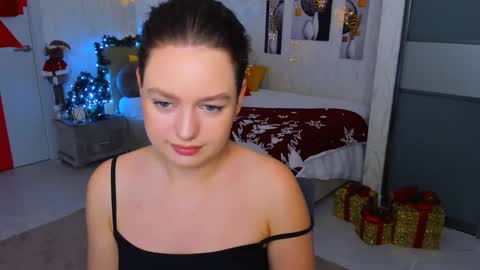 Snapshot of miraclecurly chatting on January 9, 10:31 pm Emma online show from January 9, 10:31 pm