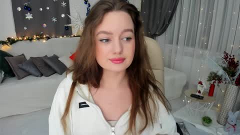 Snapshot of miraclecurly chatting on January 17, 7:38 pm Emma online show from January 17, 7:38 pm