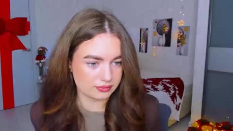 Snapshot of miraclecurly chatting on January 31, 1:33 am Emma online show from January 31, 1:33 am