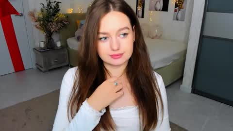 Snapshot of miraclecurly chatting on February 13, 10:22 pm Emma online show from February 13, 10:22 pm