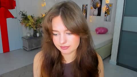 Snapshot of miraclecurly chatting on March 6, 7:43 pm Emma online show from March 6, 7:43 pm