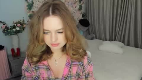 Snapshot of miraclecurly chatting on September 15, 4:40 pm Emma online show from September 15, 4:40 pm
