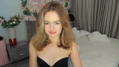 Snapshot of miraclecurly chatting on September 16, 6:09 pm Emma online show from September 16, 6:09 pm