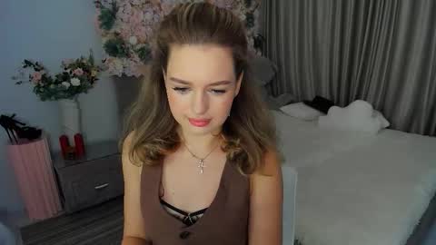 Snapshot of miraclecurly chatting on September 21, 10:06 am Emma online show from September 21, 10:06 am