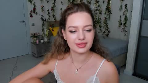 Snapshot of miraclecurly chatting on October 2, 7:43 pm Emma online show from October 2, 7:43 pm