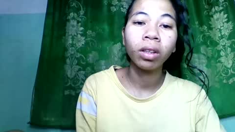 Snapshot of mirah881 chatting on June 13, 5:05 am mirah881 online show from June 13, 5:05 am