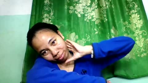 Snapshot of mirah881 chatting on June 16, 6:05 am mirah881 online show from June 16, 6:05 am