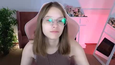 Snapshot of miranda__low chatting on July 18, 5:55 am Miranda online show from July 18, 5:55 am
