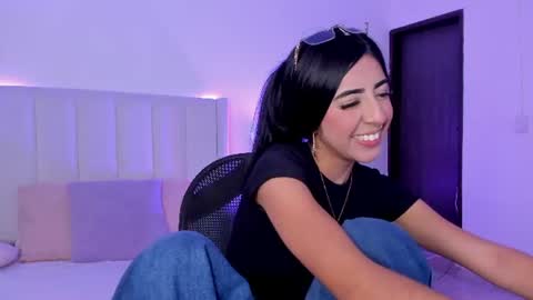 Snapshot of mirandaa_rogers chatting on July 25, 7:11 pm Miranda Rogers online show from July 25, 7:11 pm