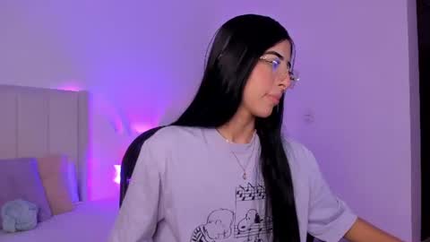 Snapshot of mirandaa_rogers chatting on August 4, 7:05 pm Miranda Rogers online show from August 4, 7:05 pm