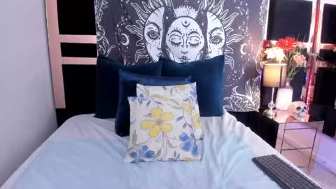 Snapshot of mirandaaduboiss chatting on May 20, 5:52 pm Miranda online show from May 20, 5:52 pm