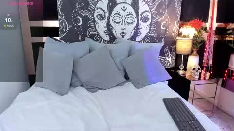 Snapshot of mirandaaduboiss chatting on June 3, 5:29 pm Miranda online show from June 3, 5:29 pm