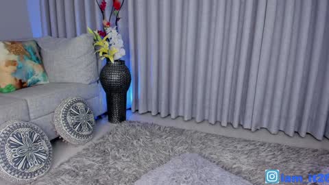 Snapshot of mirandacollins_ chatting on January 11, 1:27 am Miranda online show from January 11, 1:27 am