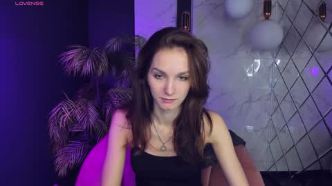 Snapshot of mirandaglow chatting on December 5, 5:48 am Miranda online show from December 5, 5:48 am