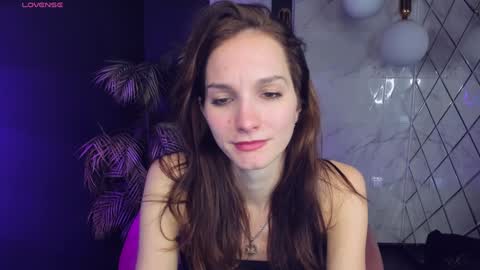 Snapshot of mirandaglow chatting on December 5, 12:00 pm Miranda online show from December 5, 12:00 pm