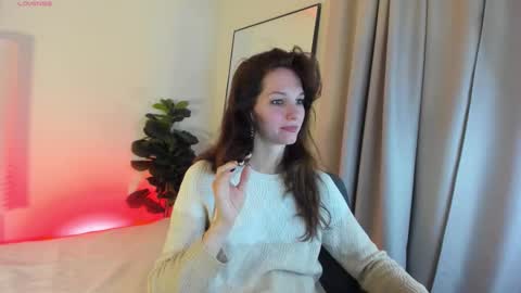 Snapshot of mirandaglow chatting on March 20, 5:45 am Miranda online show from March 20, 5:45 am