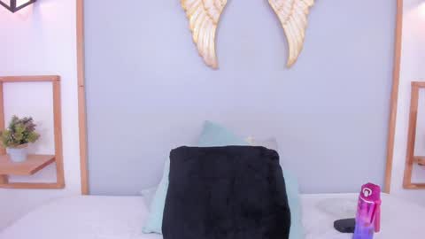 Snapshot of mirandajohnson_ chatting on February 8, 9:46 pm Miranda online show from February 8, 9:46 pm