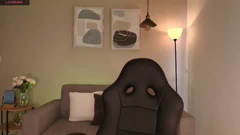 Snapshot of mirandashaw chatting on November 12, 9:47 pm Miranda Shaw online show from November 12, 9:47 pm