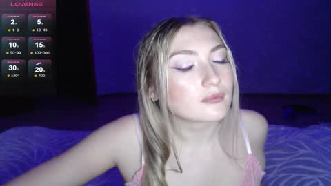 Mira online show from March 5, 7:10 pm