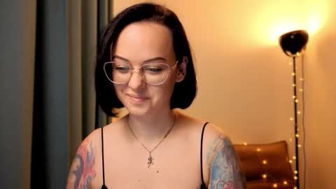 Snapshot of miraskyy chatting on November 4, 2:05 pm MiraSkyy online show from November 4, 2:05 pm