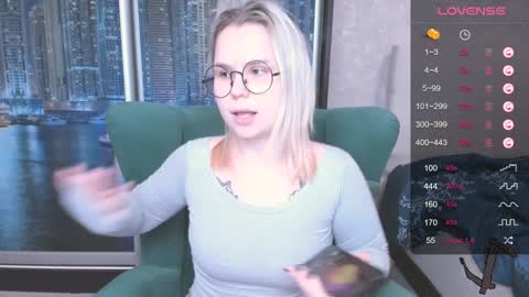 Snapshot of miray_kuriyama chatting on December 13, 7:43 pm Kira online show from December 13, 7:43 pm