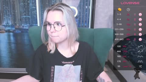 Snapshot of miray_kuriyama chatting on December 15, 10:58 pm Kira online show from December 15, 10:58 pm