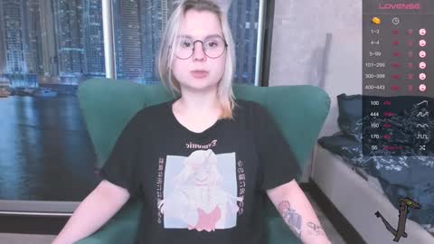 Snapshot of miray_kuriyama chatting on December 16, 6:10 am Kira online show from December 16, 6:10 am