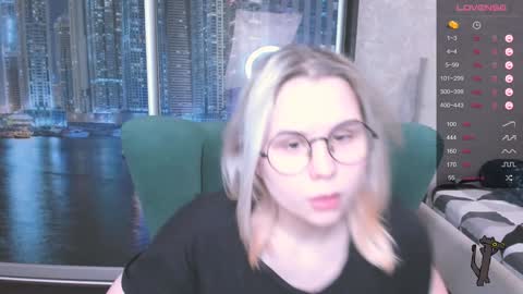 Snapshot of miray_kuriyama chatting on December 19, 12:45 am Kira online show from December 19, 12:45 am