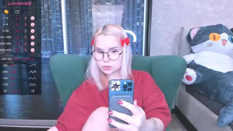 Snapshot of miray_kuriyama chatting on January 17, 1:24 pm Kira online show from January 17, 1:24 pm